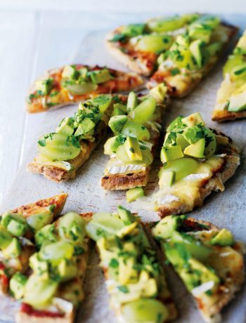 Pita pizzas with brie and avocado