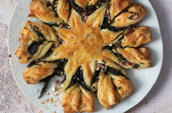 Crispy spinach puff pastry star