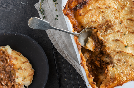 Shepherd's pie with a cheesy potato topping