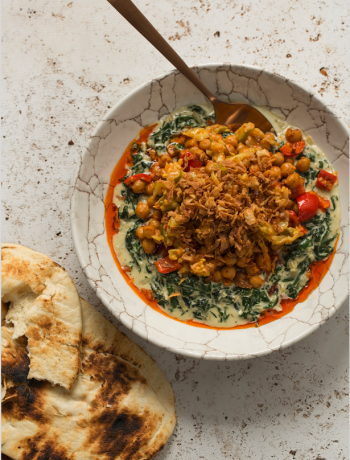 Creamy spinach with chickpeas, atchar and toasted naan