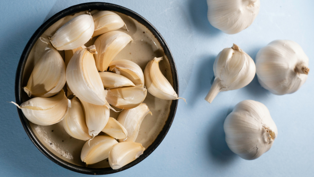 5 Benefits of eating garlic on an empty stomach