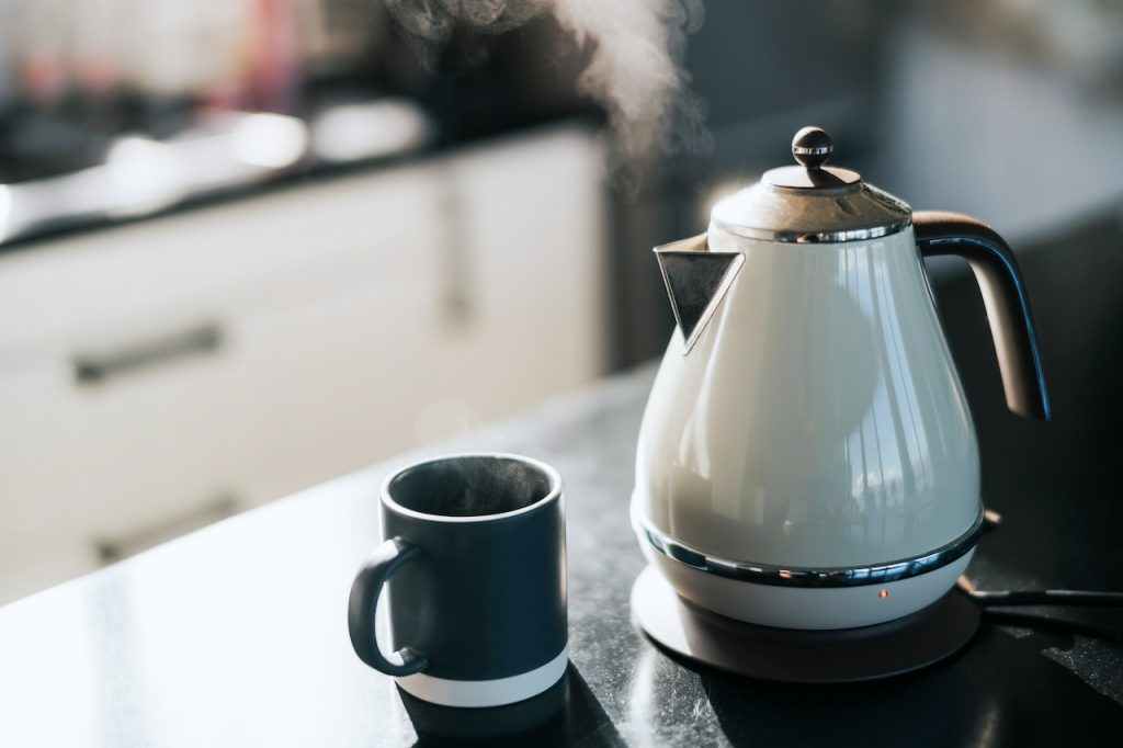 How to clean a kettle