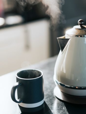 How to clean a kettle