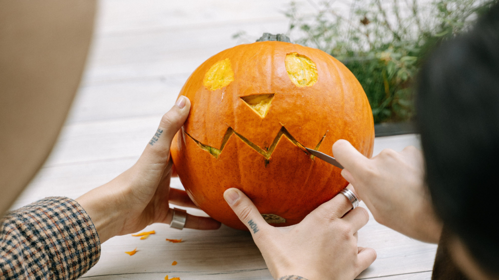 How to carve a pumpkin for halloween
