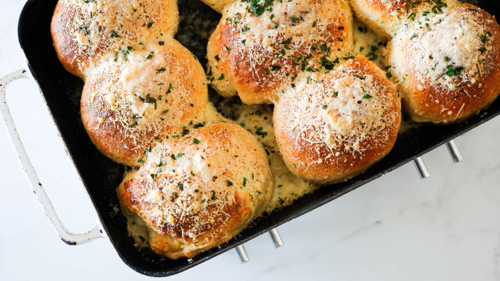 Cheesy garlic pull apart rolls