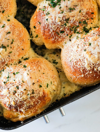 Cheesy garlic pull apart rolls