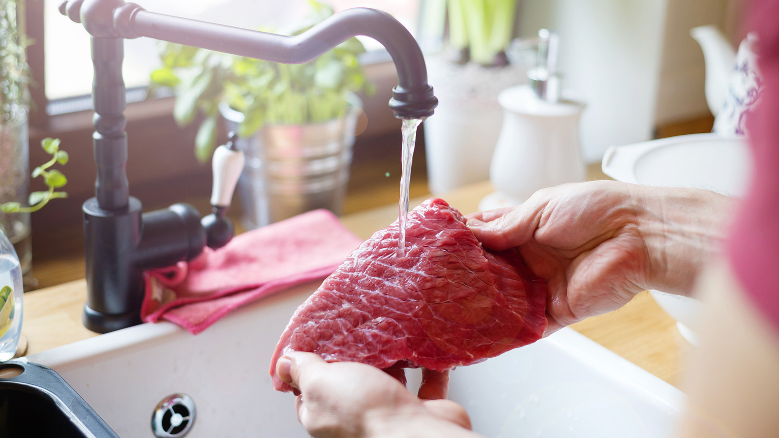 Should you rinse your meats before cooking or freezing? | Food & Home Magazine