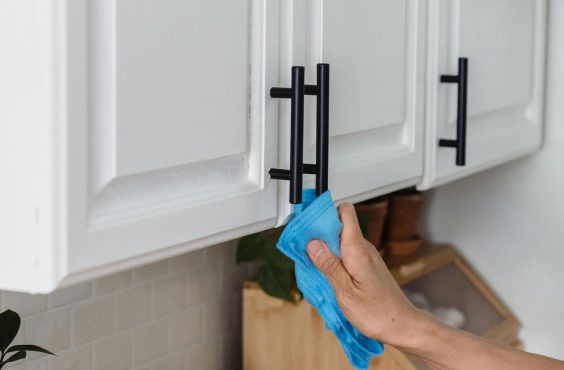 how to degrease kitchen cabinets