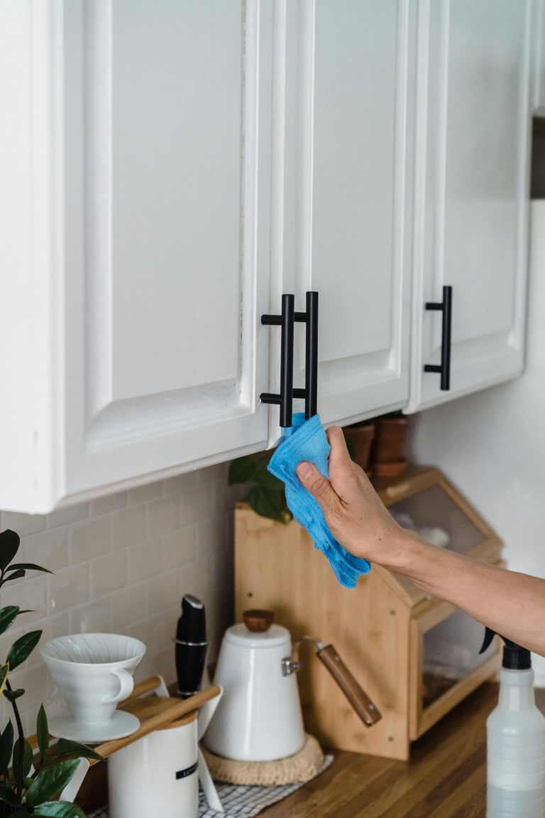 how to degrease kitchen cabinets