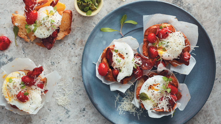 poached eggs and bacon muffin cups