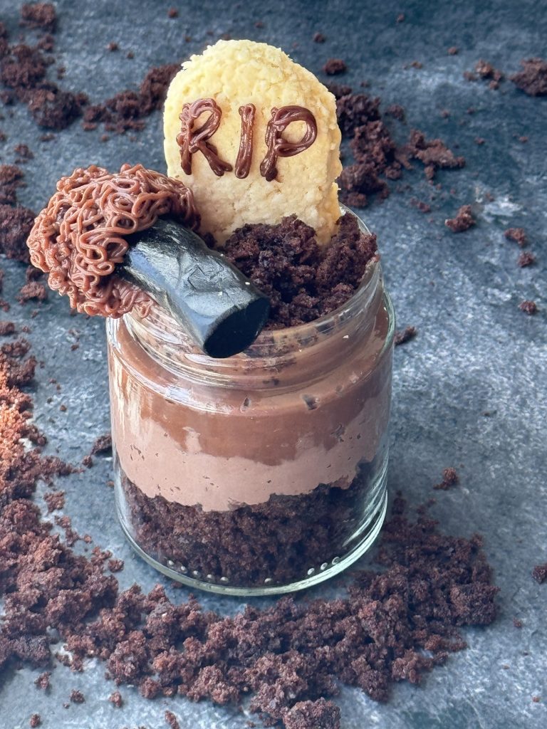 Halloween dirt pudding cups Halloween dirt pudding cups