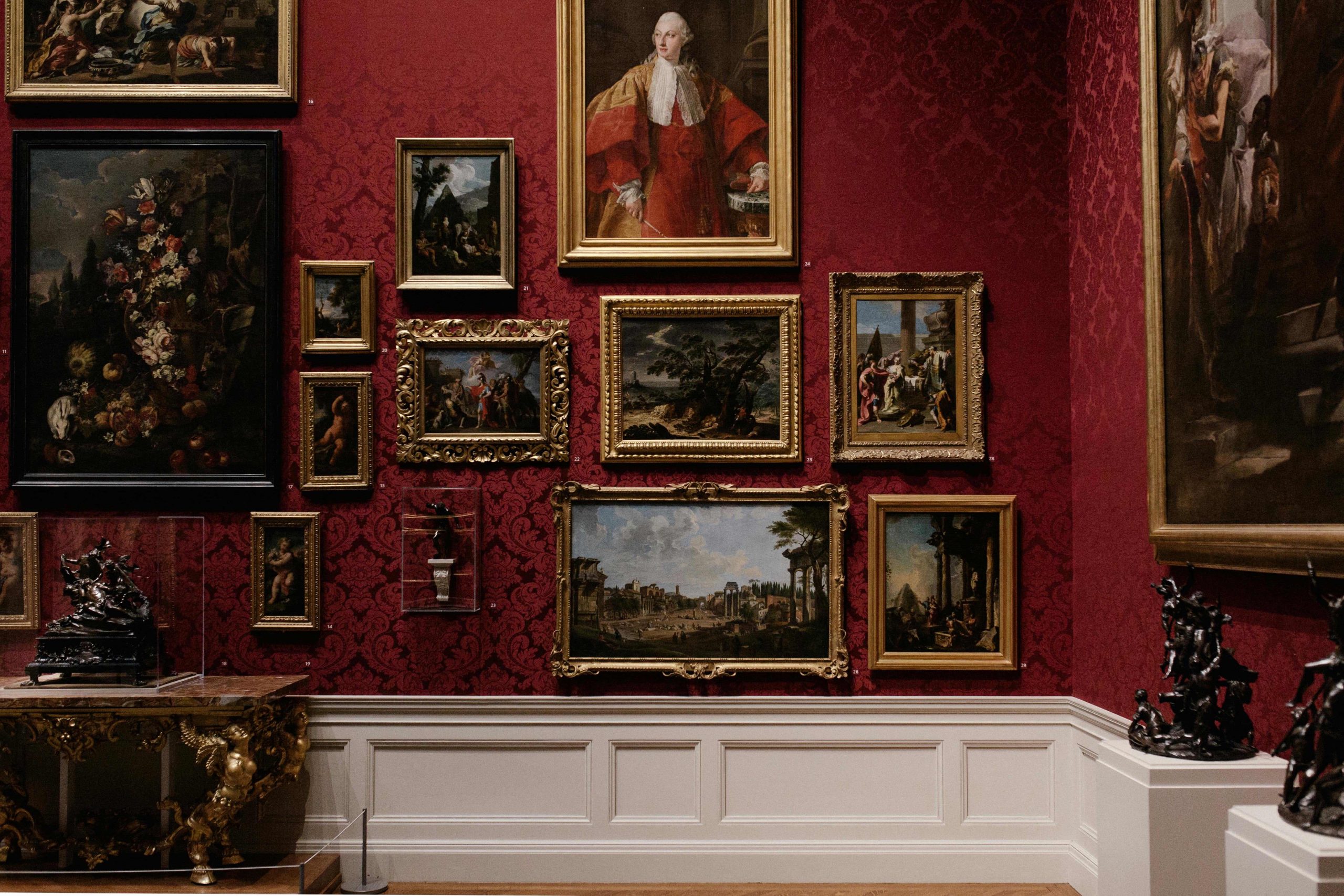 paint colours that shrink your space