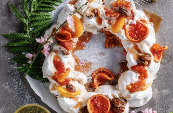 Negroni meringue pavlova