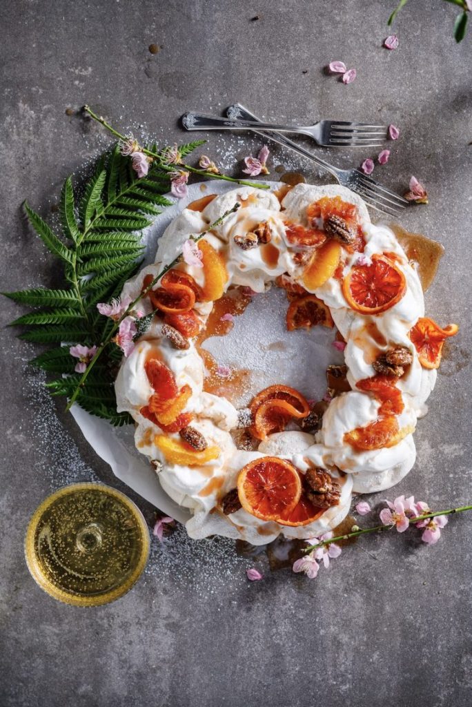 Negroni meringue pavlova
