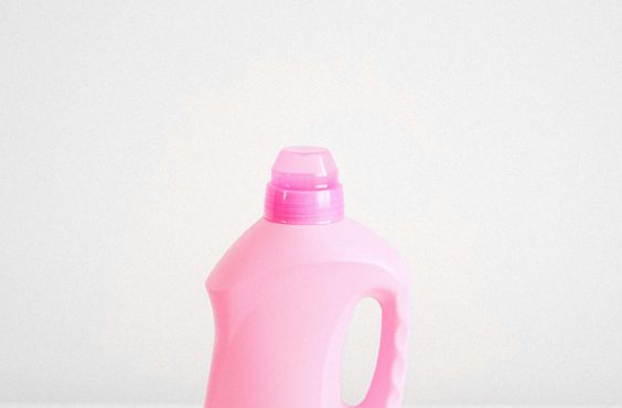 5 surprising uses for laundry detergent