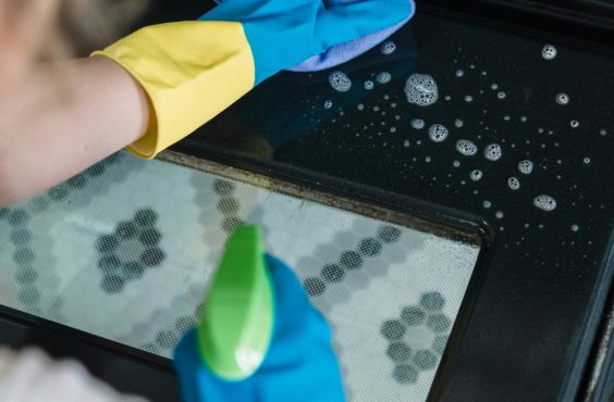 how to clean oven glass door