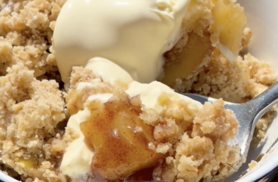 Apple and oat crumble