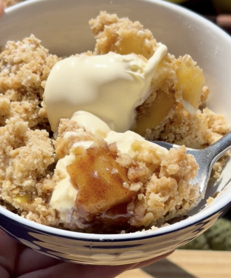 Apple and oat crumble Apple and oat crumble