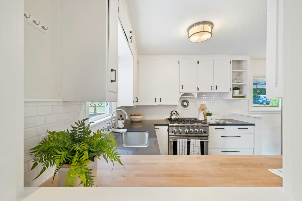 How to prevent bubbling on kitchen tables and wooden surfaces bubble