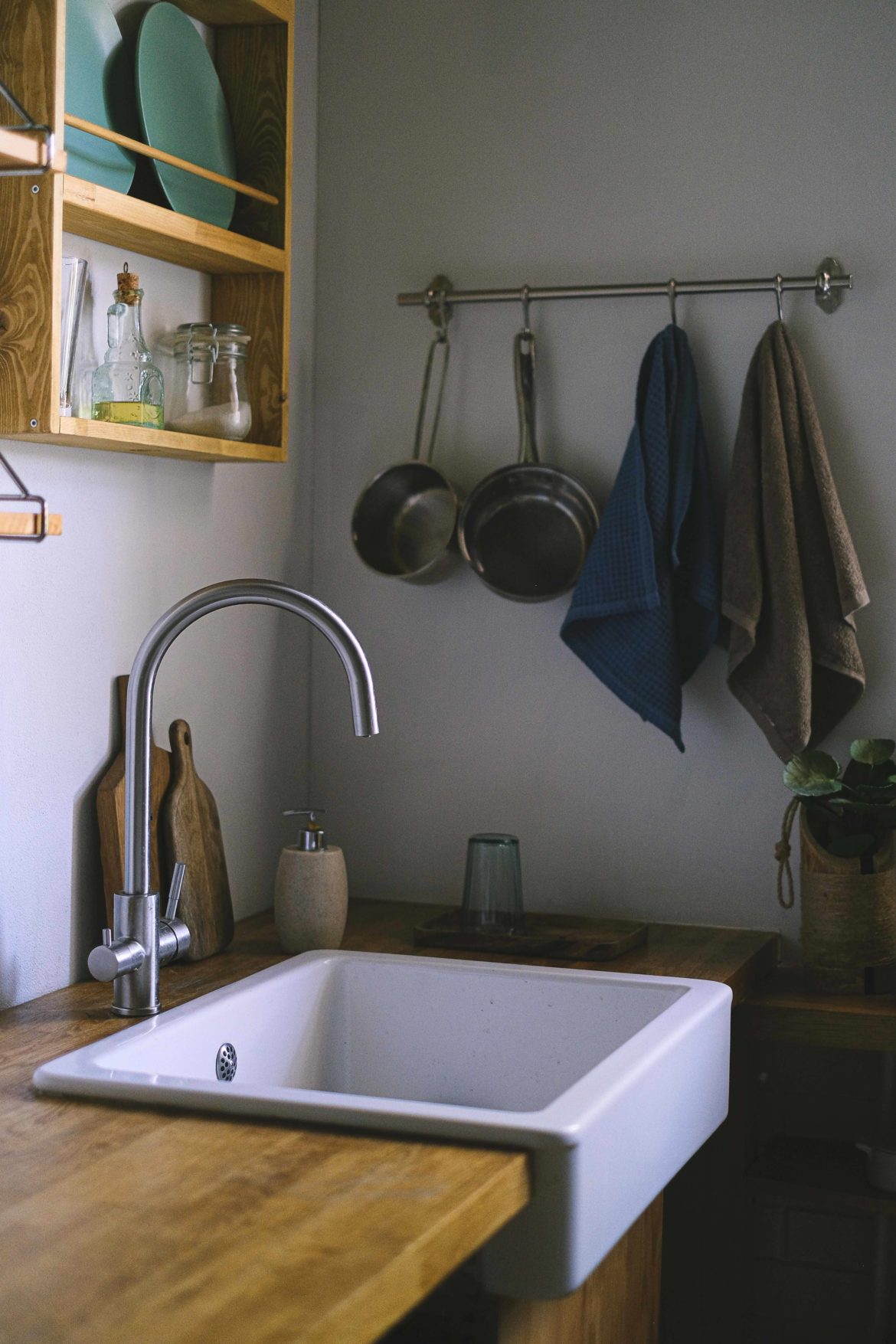 How to remove mould and mildew from your kitchen sink how to clean mould and mildew from your sink