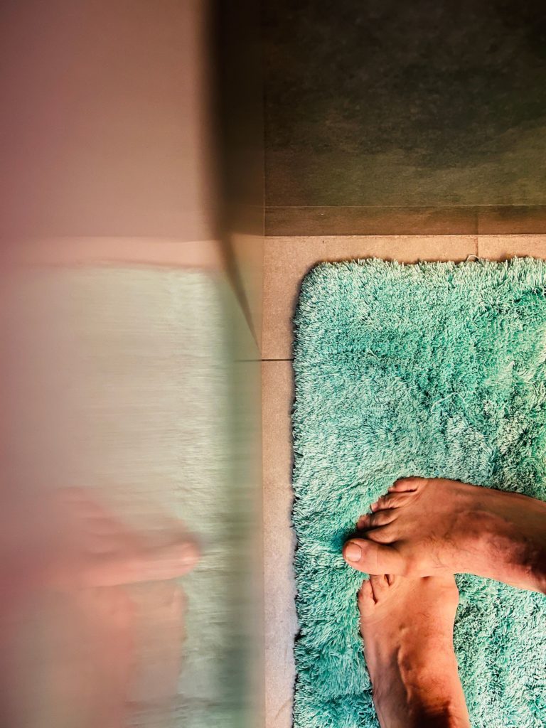 How to clean your bathroom mats in 10 easy steps how to clean your bath mat in 10 easy steps