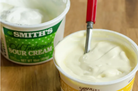 What's the difference between crème fraîche and sour cream
