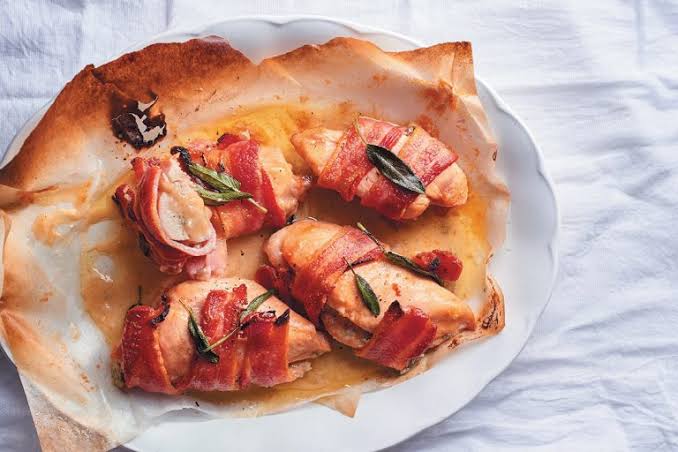 Bacon-wrapped roast chicken breasts stuffed with Gorgonzola Bacon-wrapped roast chicken breasts stuffed with Gorgonzola