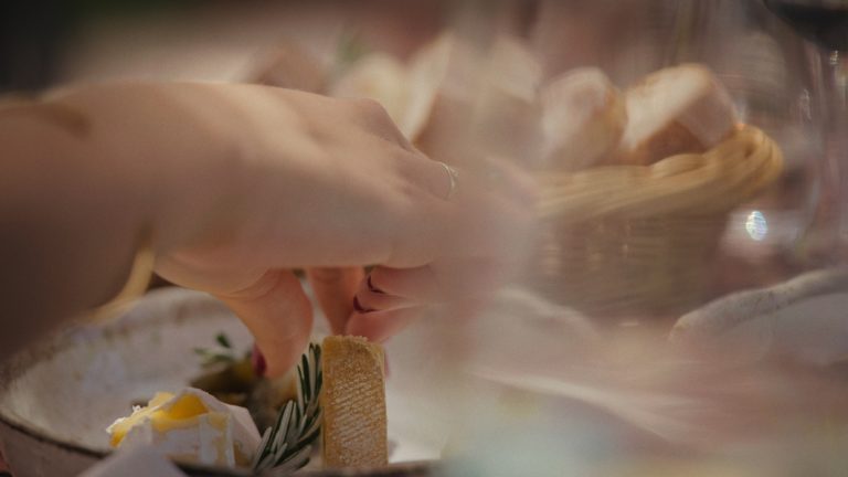 A festive Pavlova kit, star-shaped bread and more await at La Motte la motte