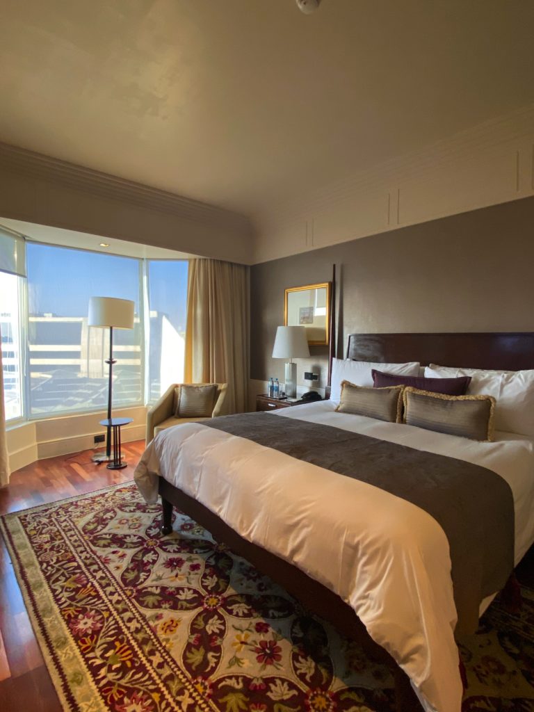 how to style your bedroom like a luxurious hotel